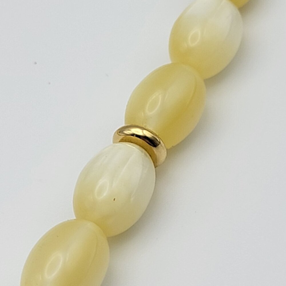 Vintage NAPIER Yellow Moonglow Lucite Beaded Necklace Gold Tone Beige Enamel 25" - Picture 7 of 12